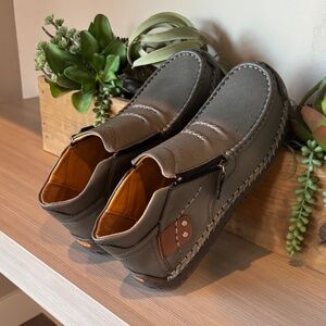 NWOT Men's Faux Leather Ankle Boots Side Zipper Non-Slip Sole Taupe